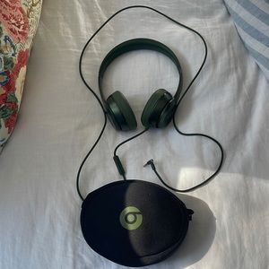 Wired green Beats Solo headphones. Very good used condition. Case included.